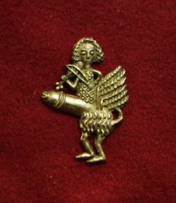 m69 Бэдж "Гротескный музыкант"