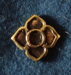 Бляшка на саадак: Венгрия 10 век, из коллекции Венгерского национального музея.  Размер 18х18 мм.