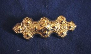 Фибула равноплечная RA20