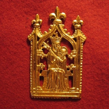 M08 Бэдж "Святая Мария с младенцем в крипте"